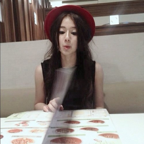 คุยกับแอดมินได้ที่ทวิตนี้นะ @punchever ♥ เข้าไปฟอลกันได้ :)