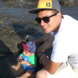 netoaravena's profile picture. Papá de Mateo, amante de las amigas de mi polola y la comida de mi suegra y hace 25 años espero LA OPORTUNIDAD de mi vida.