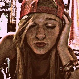 i follow back :D , i love life , lesbian and proud ;) , and i love to sing in the shower :3