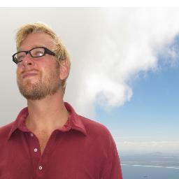 Ex-journalist, sedan några år ej längre aktiv här. Loggar in ibland och förfäras över hur ni fortsätter att medverka till polariseringen.