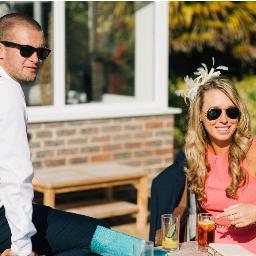 Loves marketing, cakes and all things sunny!
