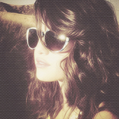 Selena is my everything, i just wanna support my idol. Follow me please.