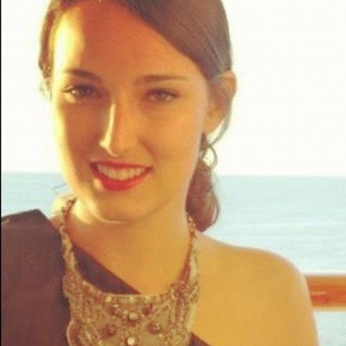 NereaCostas's profile picture. Muere lentamente quien no viaja, quien no lee, quien no oye música, quien no encuentra gracia en sí mismo.