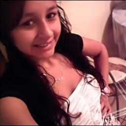 - ' aqui nesse mundinho fechado ela é incrivel ' (; õ/