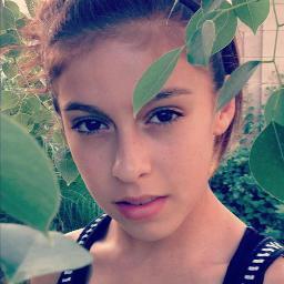 I'm 13 yrs old and i'm a Siminator i'm a hug fan of Simrin Player and one day i hope to meet Simrin face to face instead of posers on Face Book Being her :)