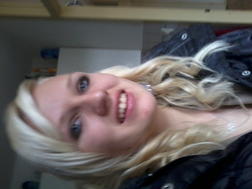 Hoidoei# life is a bitch# Everytime you fall asleep you wakeup with a smile on youre face! 13'11'2013! Loveyou