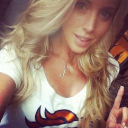 The names Erin. Twenty-six. Single & Ready to mingle!
