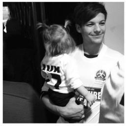 @Louis_Tomlinson your body's calling for me, I can hear you CALLING ME ;) Desperately in love with One Direction ♥