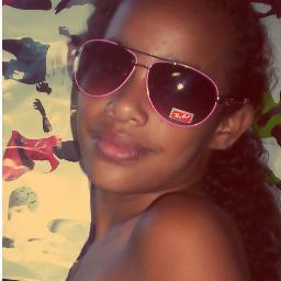 A princesinhaa que não nasceu pra ficaar dentro do castelo esperaando o principe encantado -- incondicional ♪♫ -- @karolalves49 minha pimentinha ;p