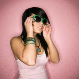 16. Elegante y casual viviendo la vida.