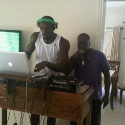 aspiring dj who aims to be the best....