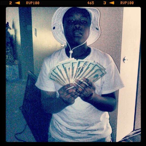 NEVER BEEN BROKE ' real niggas do real thangs . .. Right ? Follow a real nigga & follow my righthand mans/bestfriend @Jataejaneir___