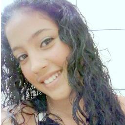 uma pequena pessoa,com sonhos de uma grande menina!!dentro uma personalidade minha e fora apenas um conceito seu..........s2 :)