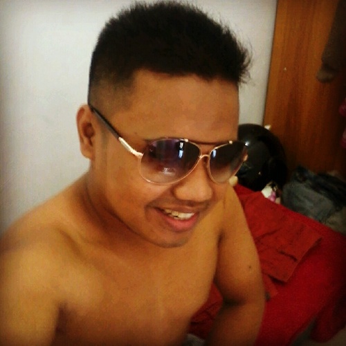mencari seseorang yg mau terima apa adanya.... invite whats up w ea 083871397428