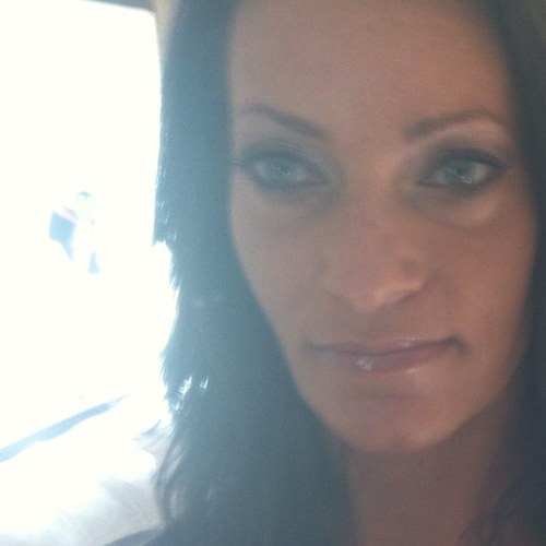 Vegan, outspoken, mother of 5,twins , autism, cancer, anxiety, dog lover, love my life and my gecko lizard. Wanna be Avocado Farmer, absolute smart ass!