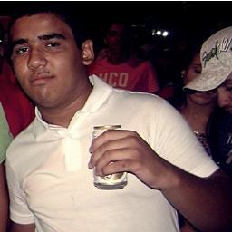 SucoDePitu's profile picture. O verdadeiro fã, sempre irá cantar aquela música antiga como a mesma animação de uma música nova.  Abronkka  3