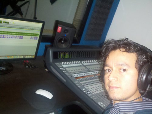AlexandreCalva's profile picture. Ingeniero de sonido y acústica, músico, productor.