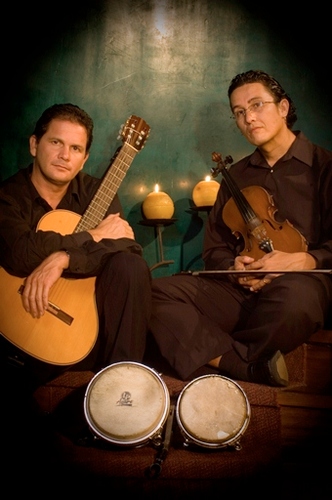 Somos el Duo Adobes amenizamos su evento con lo mejor de la música de su predilección. Para contrataciones al celular: 8988 7108