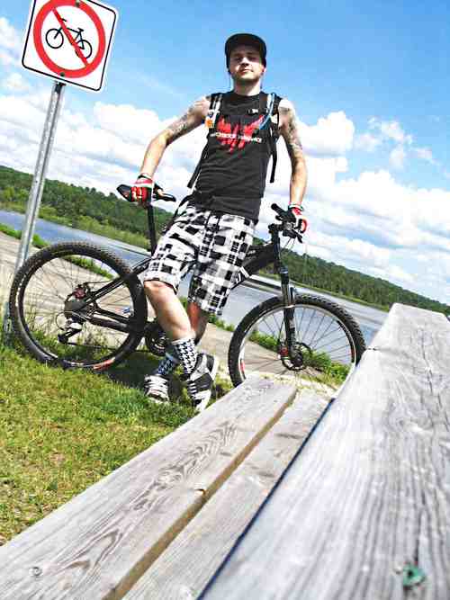 DHJieF's profile picture. i'm a bike mechanic @ Cycles St-Onge who enjoy life, beer, riding my bike and other geeky stuff ..i also work in a local Pub (le Pub Du Village)