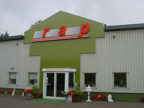 voor een keuken naar uw wens voor een betaalbare prijs; 
erkend lid Centrale Branchevereniging Wonen InRetail