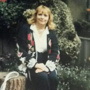 I am originally from Mississippi but have lived in Connecticut for the last thirty-five years. I love antiques, ballet, gardening and photography!