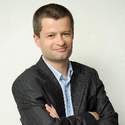 Livrovore, histoire,économie, politique (apartide), bipolaire, sciences, series, aviation, socio, (ex?) geek. Sérieux et fun. Mes tweets engagent tout l'univers
