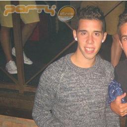 Un chico muy ocupado a la vez de trendy y selecto. Un ambiente muy hostil.