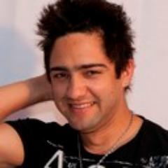 Cantor da Banda Favorita do Brasil Zezinho da Ema

Canudos
