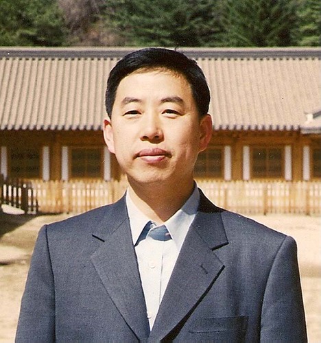 한국역사인문교육원(미래학교) 대표, 한국청소년역사문화홍보단(한청다) 대표, 서울시민대학 시민석사교수, 저술 및 강연, 전통놀이 발굴고증, 한국형 전통보드게임 가패(家牌:kafe)를 제작중, 전통놀이 투호(投壺)를 스포츠종목으로 만드는데 노력중. 개인연락은 aguta@naver.com