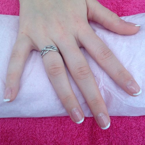 Leah Pearson...fully qualified Beauty Therapist, work from home in my salon :) DM me for more info, great bargains at salon standard :)
