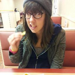 photographer/hilarious person
20/f/pa is my asl
medium length hair, care a little bit.