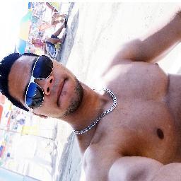 E ae galera, me chamo Warley, tenho 20 anos e moro em São Bernardo do Campo - SP.
 Trabalho e estudo Publicidade e Propaganda.