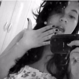Sou Extremamente Chata,Bipolar,Cheia de manias,sincera,orgulhosa,imperfeita,cheia de fases e não Sou Obrigada A aceitar Todo Mundo !Então um Beijjo*--*
