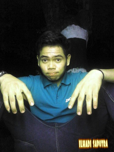 ilhadi namaku,,,,┗(｀ー´)┓┏(｀ー´)┛,,,,ceria,,,urusan,,,,asmara,,,｢(ﾟﾍﾟ),,ya ciuylah,,