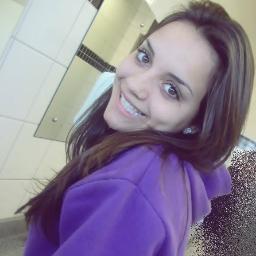 Então aprenda: colega não é amigo, atração não é amor, sorrir não significa estar feliz! :)