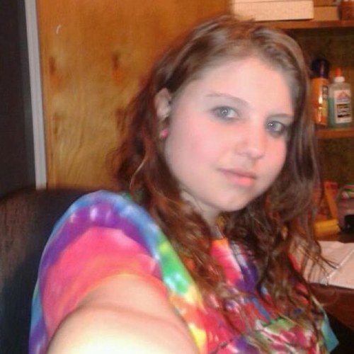 Im Emily most call me emmy. i love to have fun and party. i love guys and i attend NWS community college where im learning to be a hair stylist