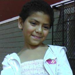 luanafraga85's profile picture. as pessoas te amam pelo que  você é,ou te odeiam pelo mesmo motivo