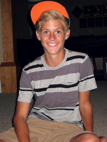 AmericaboyJones's profile picture. lip taster.