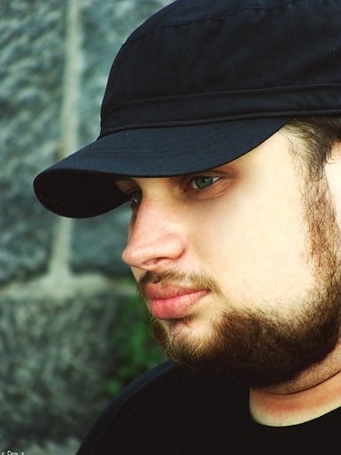 Bass of melodic death metal group TFYP. Member of DEAWOO Lanos club. Lighter in Kiev Operetta Theater.