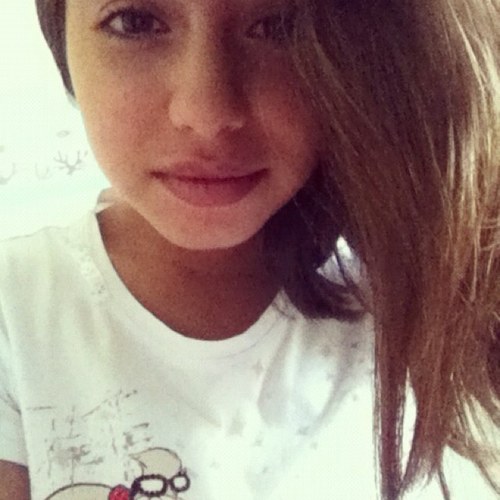 I'm an italian girl. My idol is Justin Bieber. I love him so much *-* and....NEVER SAY NEVER!