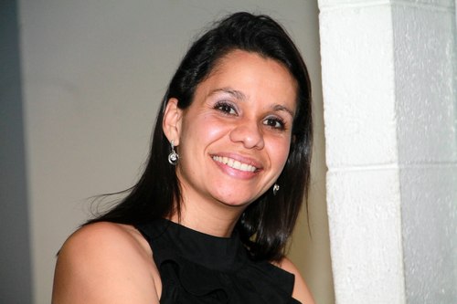 Missionária da Canção Nova. Coordenadora da Rede Canção Nova Minas. Formada em Comunicação/Rádio e TV com Aperfeiçoamento em Produção para TV Digital.