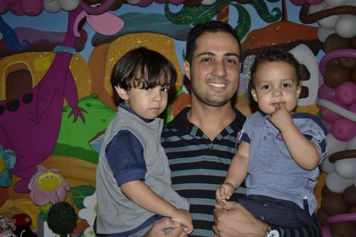 Sou alguém que acredita na bondade de Deus. Amo meus filhos, são verdadeiros presentes de Deus para minha vida!