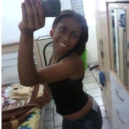 “Mente de uma mulher de 30,
coração de uma adolescente de 15 e
sensibilidade de uma criança de 5.”
ESSA SOU EU