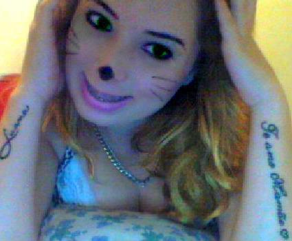 chama de GOSTOSA ela não gosta
 ela te xinga mais ela adora ser chamada de BANDIDA♪♫
