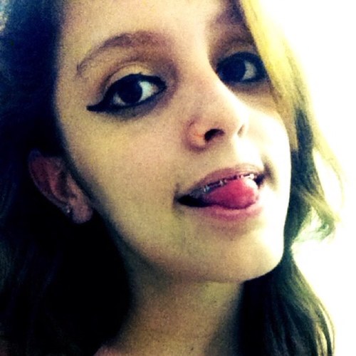 _Teepi's profile picture. Se a cada idiotice que eu falasse, eu ganhasse um segundo de vida, eu seria imortal.