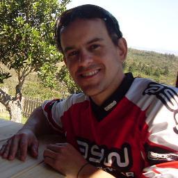 Formado em Fisioterapia e Educação Física, especialista em Acupuntura e Administração de Empresas.
Pratica atualmente de mountain bike e sandboard