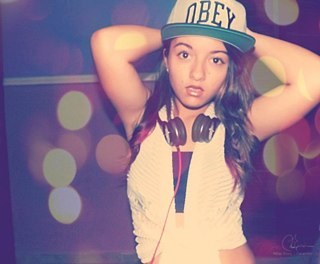 Just a regular girl from PR. Follow me maybe?I follow back.