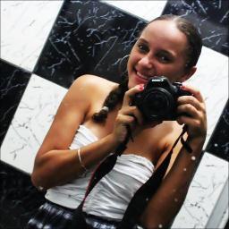 ‎Nunca chore diante das pessoas que não entendem o significado de suas lágrimas, porque amar é uma arte, mas nem todo mundo é artista. !