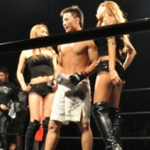 どーも江波戸涼介っす！とりあえずフォローよろしく☻ put your hands up!