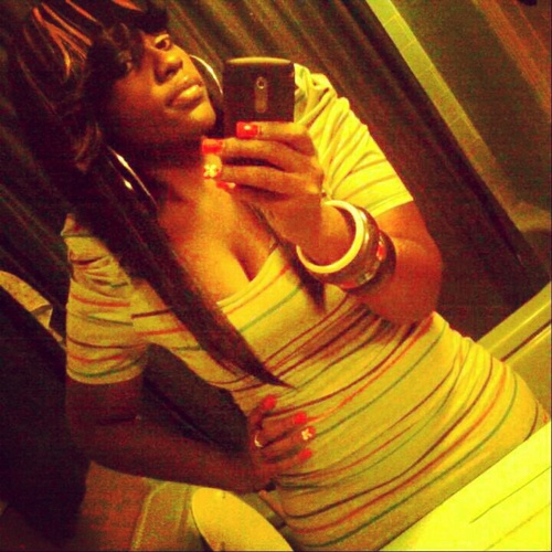 21 ....Loyal, Ambitious and interesting : ) #team darkskin #team single #team sexy #team fuckk ipone cuz i got T-Mobile : ) .....follow